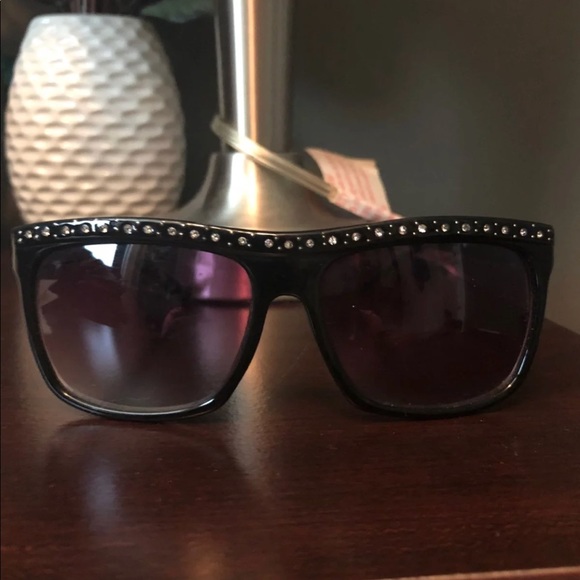 Sunglasses MORE ADDED TO THE LOT✨✨✨✨ - Picture 2 of 6